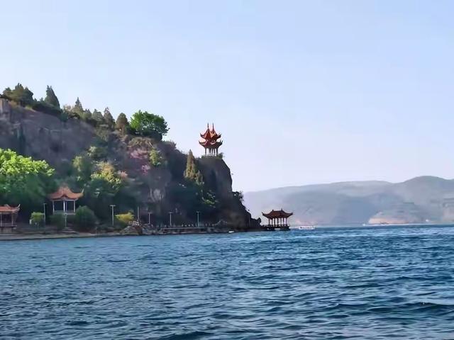 带着孙女去旅行（172）两游云南抚仙湖