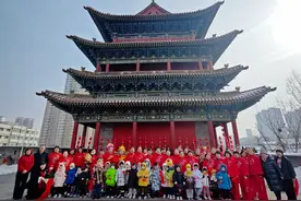 山西国民师范旧址革命活动纪念馆在拱极门举行“张灯结彩庆佳节 欢欢喜喜闹元宵”活动图片