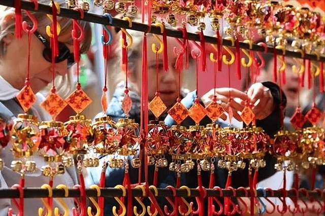 大量外国游客到访北京，拿着旅游签证却不去任何景区，那来干啥？