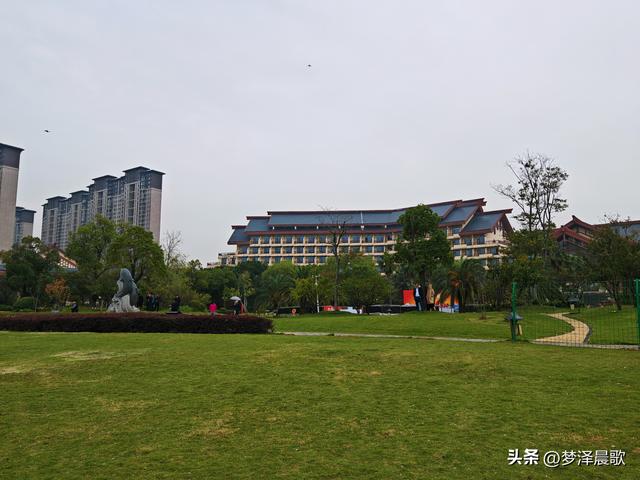 “湖北小三亚”里的艺术天地 天屿湖方美术馆探秘