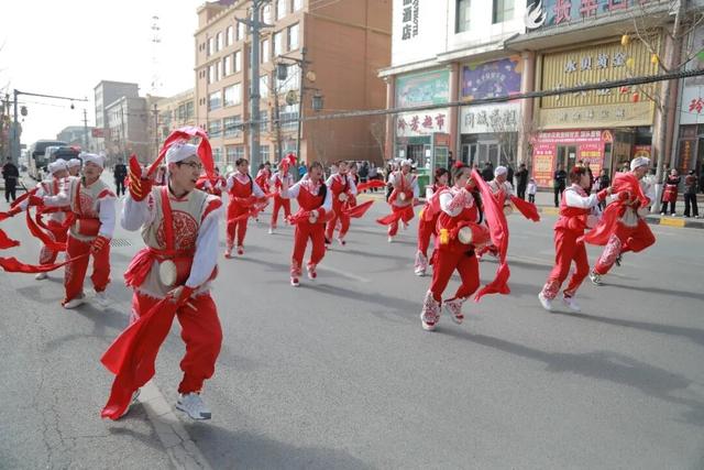 非遗焕彩灯耀庆城 康养休闲乐享新春——庆城县春节文旅市场马力全开景区景点车水马龙