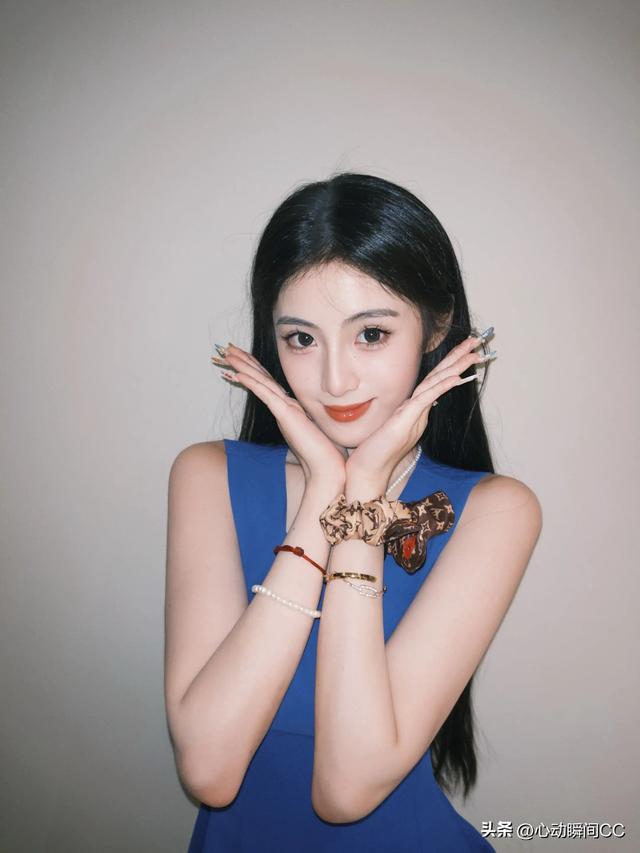 中传校花李乐涵，明眸摄人又有黑天鹅气质，妩媚到让人沦陷！