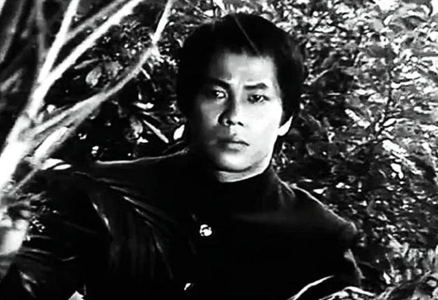 梁小龙被曝离世1天	，私生活被扒底朝天，原来他和杨少华处境一样