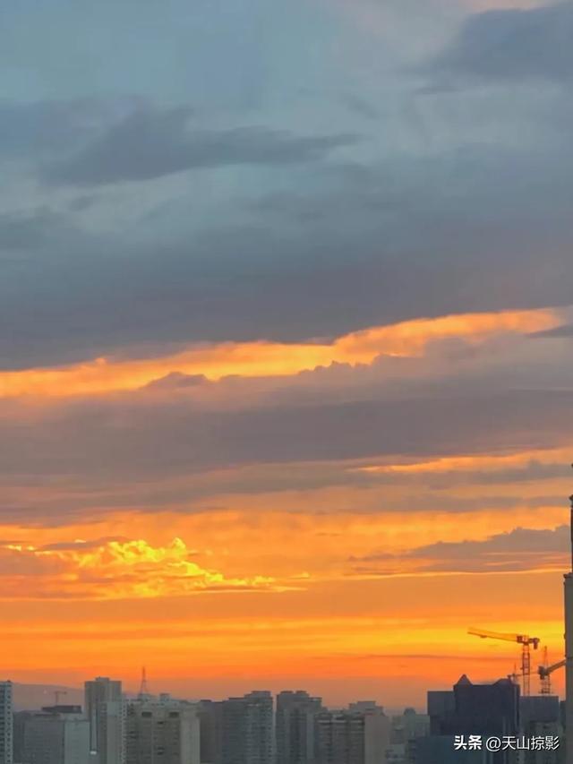 昨晚，乌鲁木齐晚霞满天