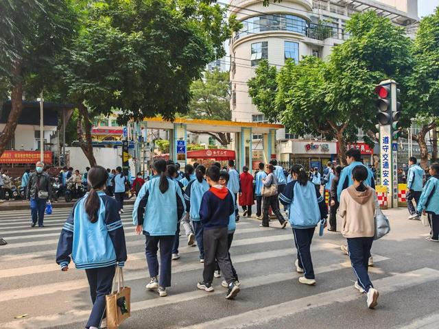 教育部扔下重磅炸弹：2026年开始	，全国一律不准再买校外商业试卷