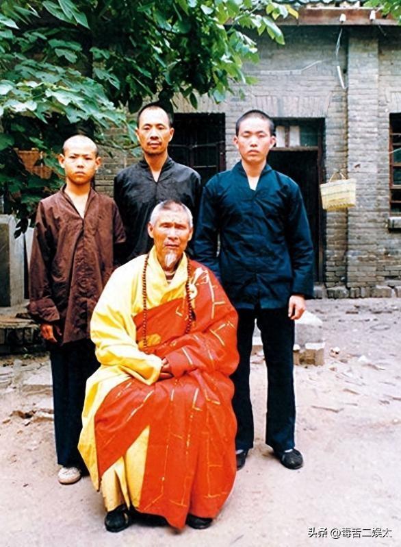 善恶到头终有报！少林寺新住持刚上任两天，恶心的一幕就出现了