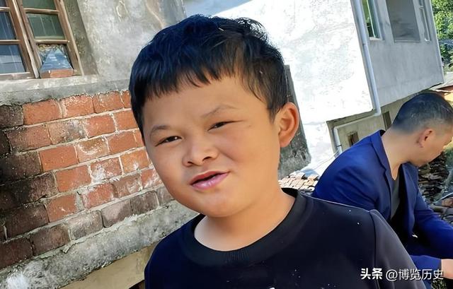 后不后悔？宁夏那个一笑成名拒绝百万签约的小女孩，现在成了这样