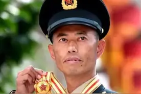 "导弹兵王"王忠心参军34年，2次退役被国家召回，享受正师级待遇图片