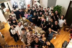 60岁刘欢最新露面！豪宅设宴喝到满脸通红，妻子忙前忙后超贤惠图片