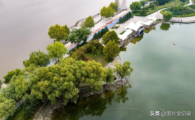 山西襄汾：城市公园秋色美