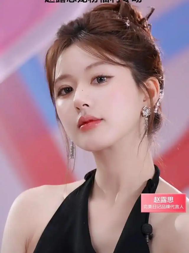 陪玩陪睡根本不够！认干爹、舔手指，背地里的阴暗面彻底藏不住了