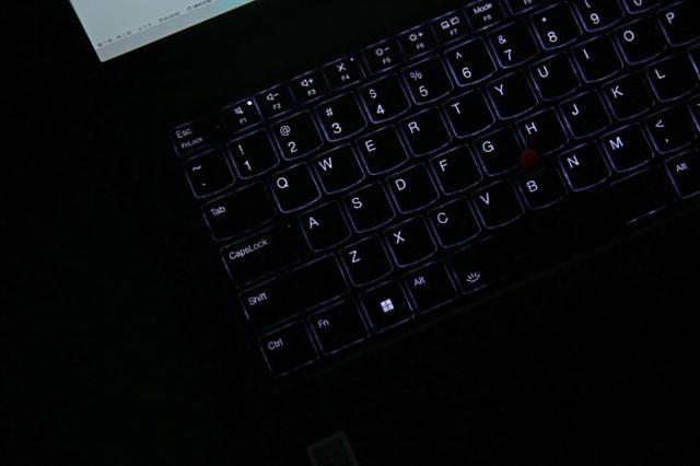 ThinkPad T14 Gen 6 AI元启版上手体验：延续经典，用AI助力降本增效