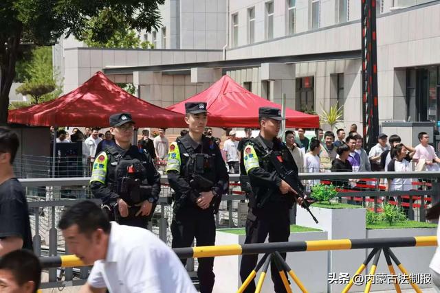 这个旅游季，他们给游客披上安全铠甲