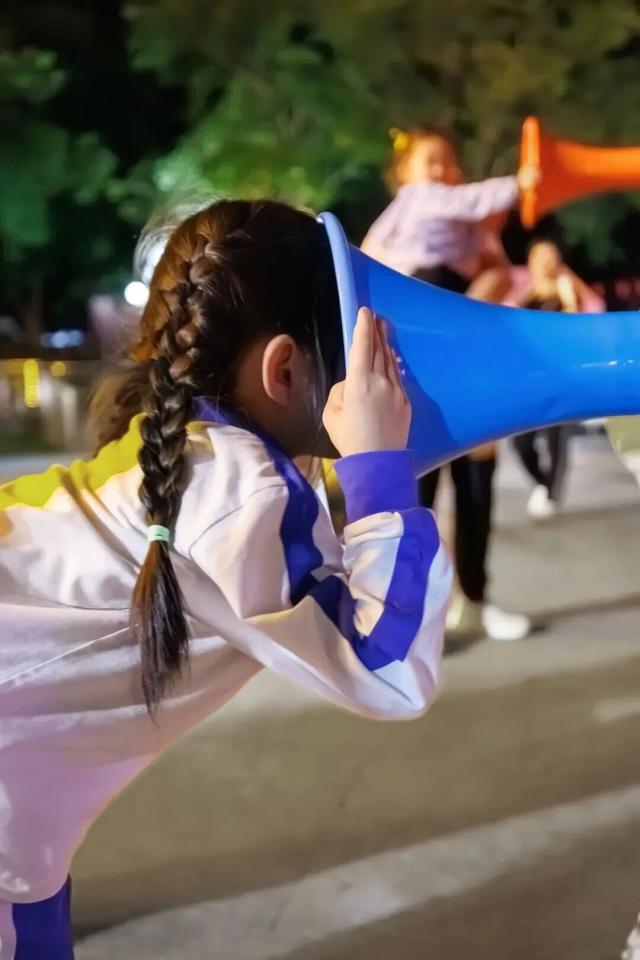 从深业上城到莲花山，这段路绝了！