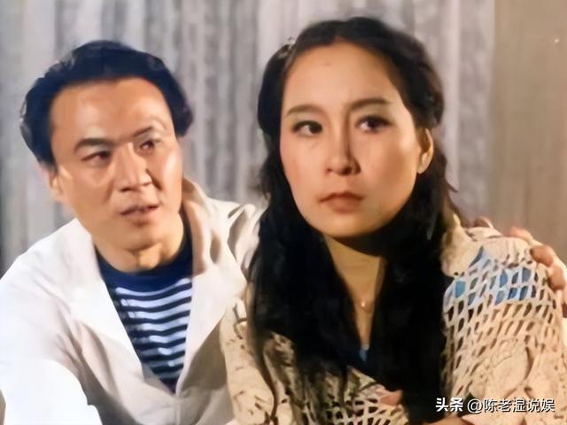 姜还是老的辣！婚内出轨、污蔑前夫三十年，70岁奚美娟"人设崩塌"