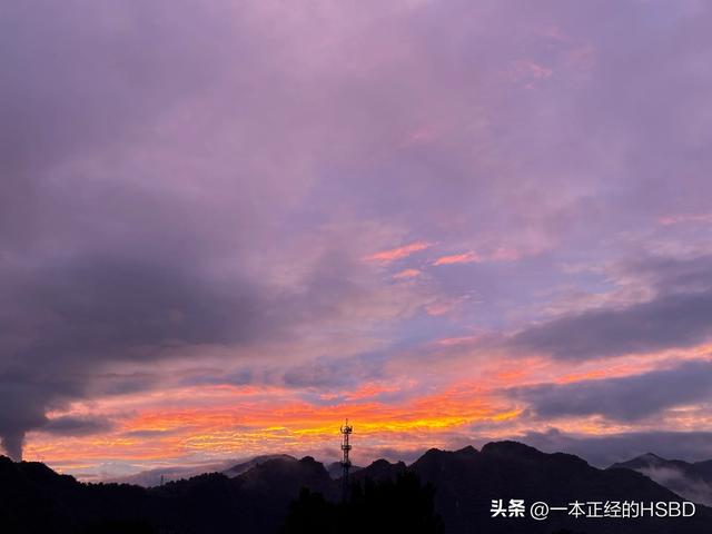 暴雨过后云雾之上，彩虹晚霞遥相辉映