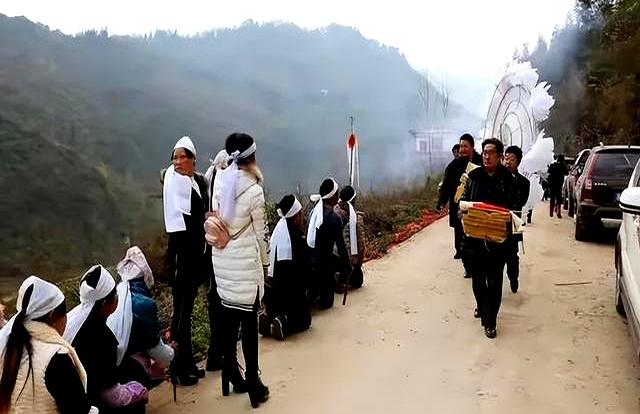 在“白事”上，女婿需要做些什么？别不知道，不然外人就会笑话