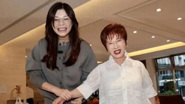 郑丽文突围当选	，北京发来贺电，“三大挑战”或决定岛内未来走向