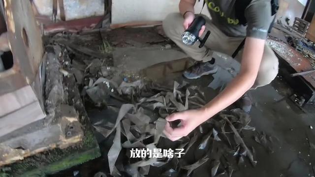 重庆巴南废弃了20多年的电影院，里面还遗留了大量上世纪的老物件