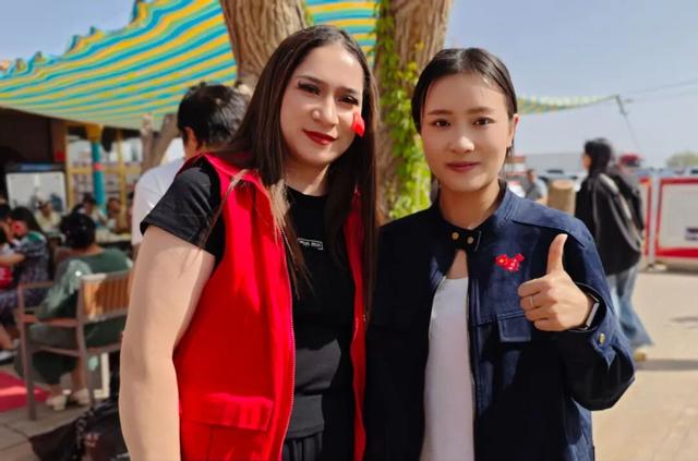 戈壁上的文化风情驿站——记三岔口喀什古城主题特色服务区的蝶变