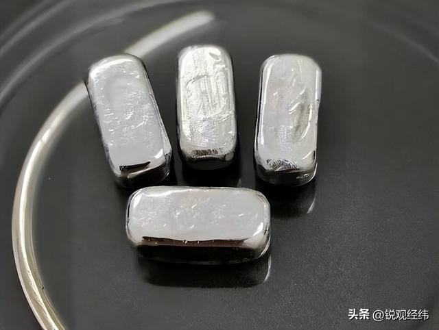 别只炒黄金！中国真正“赚钱王牌	”，是这俩东西，年内涨幅超110%