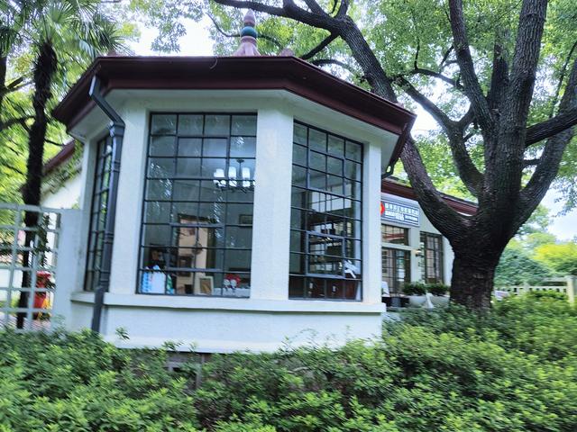 复兴岛上共青路，工业遗存赋新能