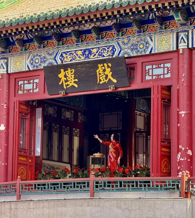 北京嘀咕，上海好奇，如今天津，竟成了能走着听、站着品的戏台！