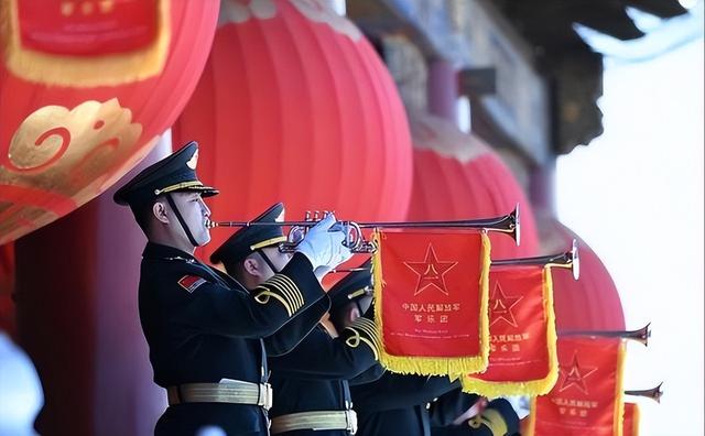 天安门旗台上为什么要安装空调？凉风根本吹不到士兵，看完才明白
