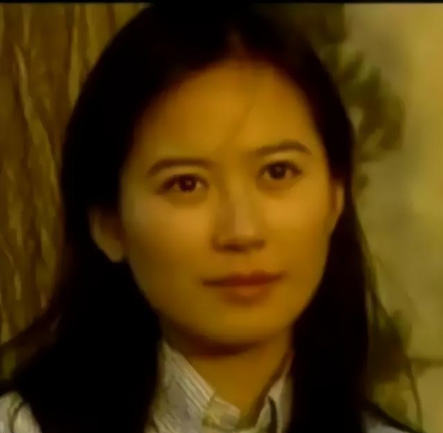 至今未婚未育，身边却有男人陪了近 20 年！54 岁的她才是人间清醒