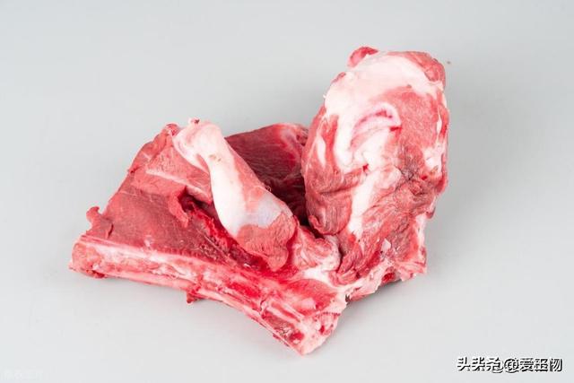 买猪骨头，内行人专挑这2个部位，肉多骨少	，价格比瘦肉便宜一半