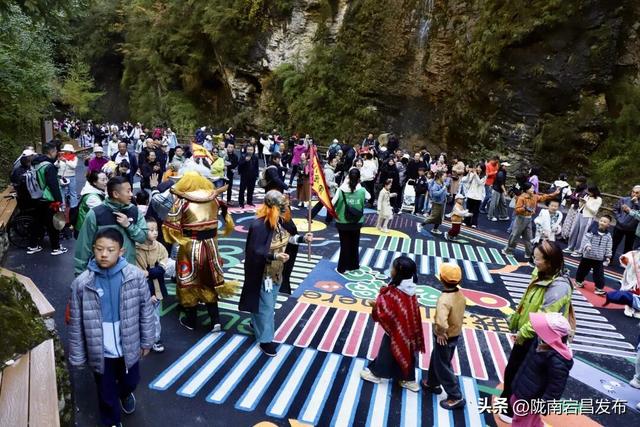 宕昌官鹅沟解锁流量密码！“小钻风”引爆山水景区新玩法