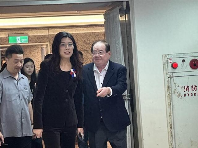 面对解放军收台决心，赖清德都不敢说的话，郑丽文居然通告14亿人