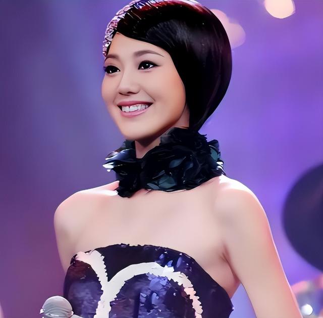 讨好大佬，陪睡上位，遭央视“开除”	，她身上的标签哪个才是真的