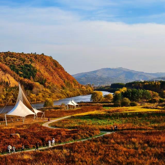 原创七绝诗《小兴安岭秋天五彩斑斓》新韵