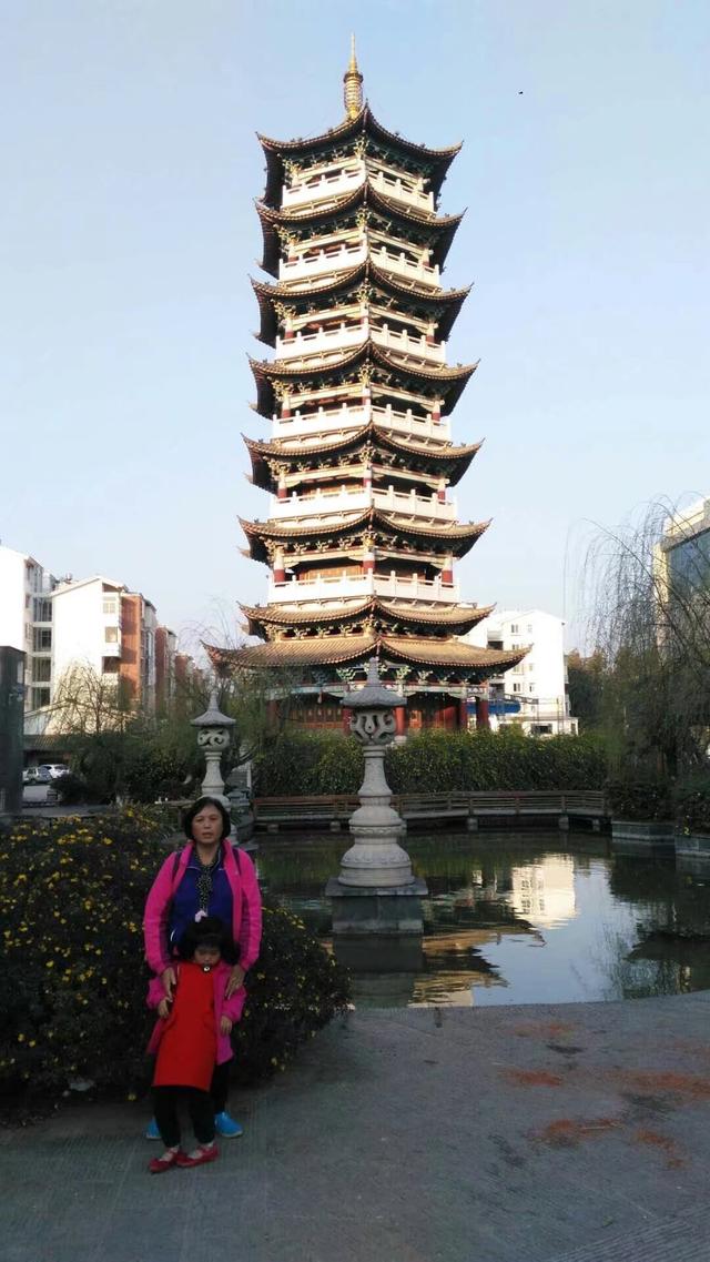 带着孙女去旅行（169）云南石林县印