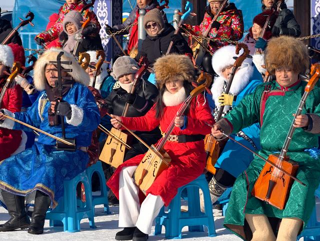 踏雪寻鱼：在杜尔伯特，我亲历了千米巨网破冰而出的震撼