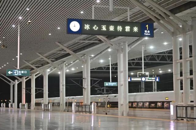 坐火车能拍到古建筑！网友：在哪？马上出发
