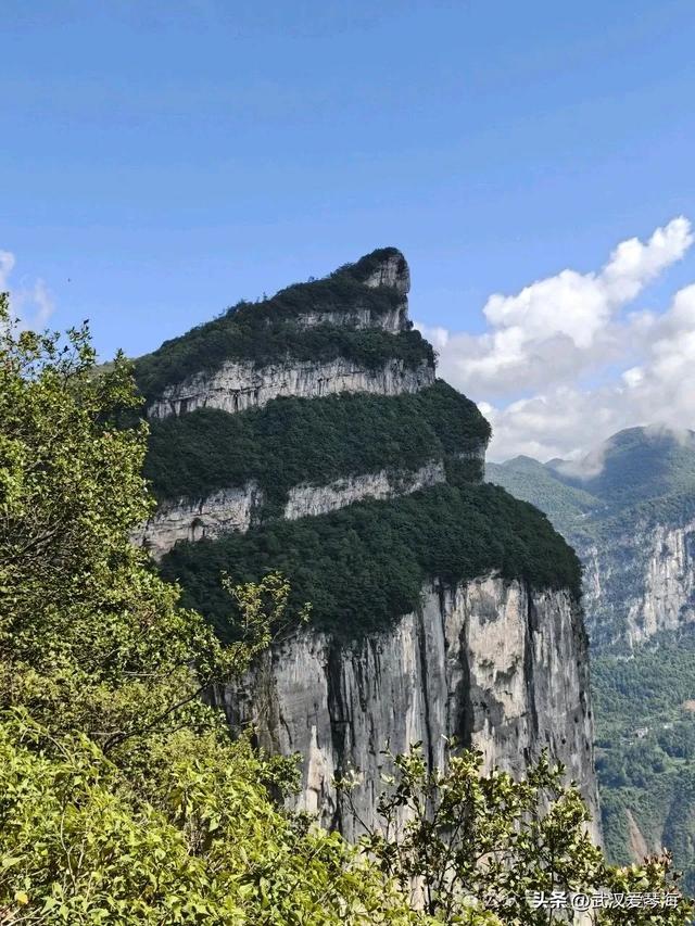 徒步利川朝东岩：华中绝壁的震撼与隐忧，环保徒步爱好者的见闻