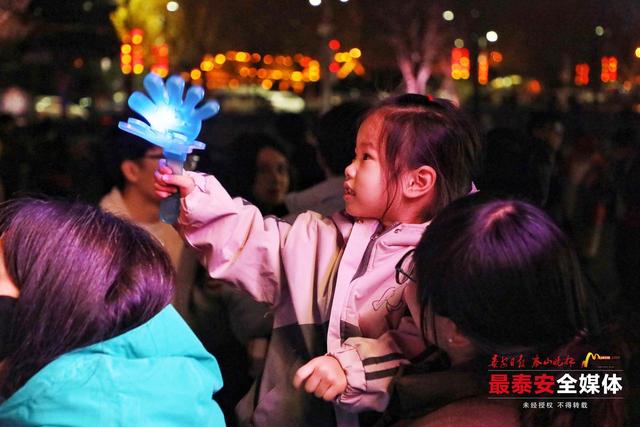 一墙千年事 一集万象新 “岱庙城墙有个摊儿”首场活动启幕 青春市集点亮古城新韵