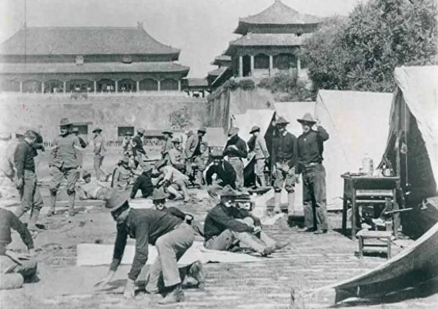 八国联军侵华已过百年，至今没有一个中国人能笑着走出俄罗斯冬宫