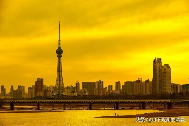 刚从河南洛阳回来	，毫不客气地说，洛阳就是全国郊区城建天花板！