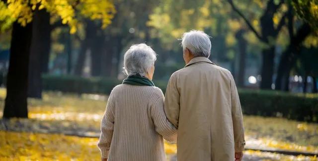 两性关系：60岁女人的大实话，男人过了65岁，只剩下一个“用处”