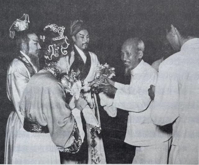 “姜子牙”蓝天野：白天当演员，晚上是特工，隐姓埋名75年，直到去世都未改回本名