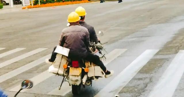 为什么后来翻身的人，都有一段家里蹲的过往？