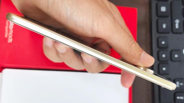 创新设计的老型号MOTO手机，模块化配件功能强大，系统更好用