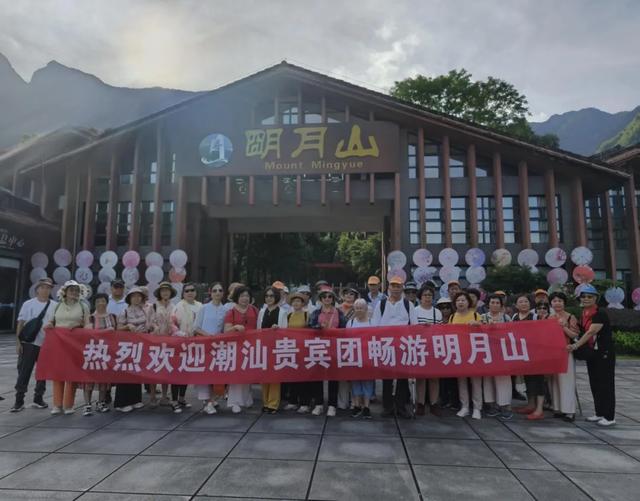 明月山迎多个贵宾旅行团，秋季旅游人气旺！