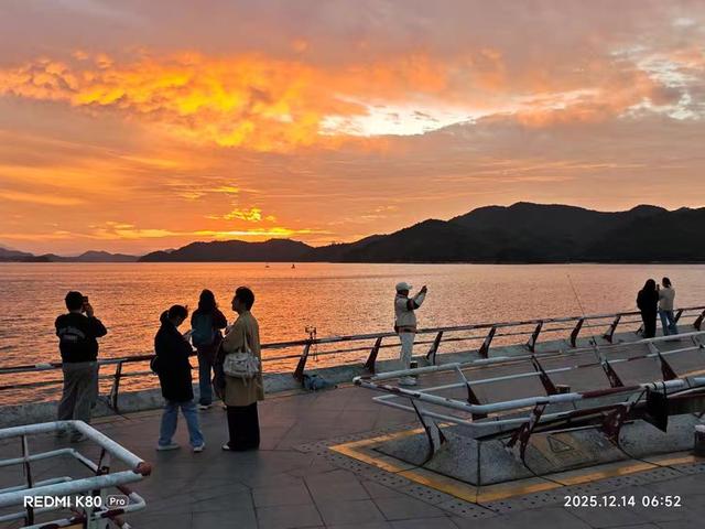 到沙头角看海上日出