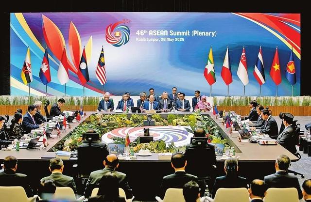 特朗普前脚刚走，中方与东盟代表签字盖章，白宫又要传出咆哮声了