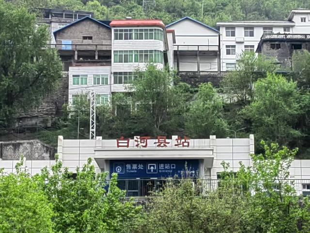 襄渝铁路经过白河县