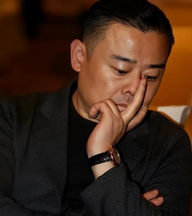 58岁周立波，头发稀疏身体暴瘦，美国生活的他走到这一步后悔吗？